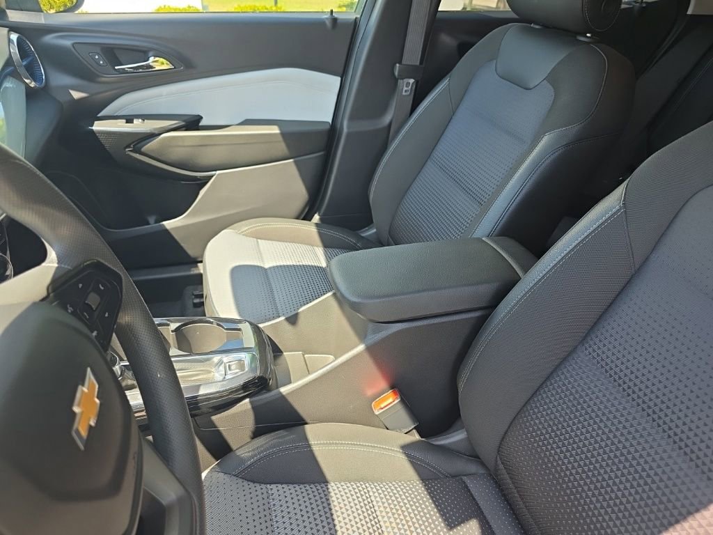 Used 2025 Chevrolet Trax LT image 15