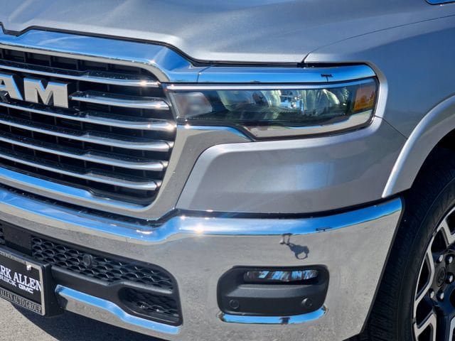 Used 2025 RAM 1500 Laramie AWD/4WD image 9