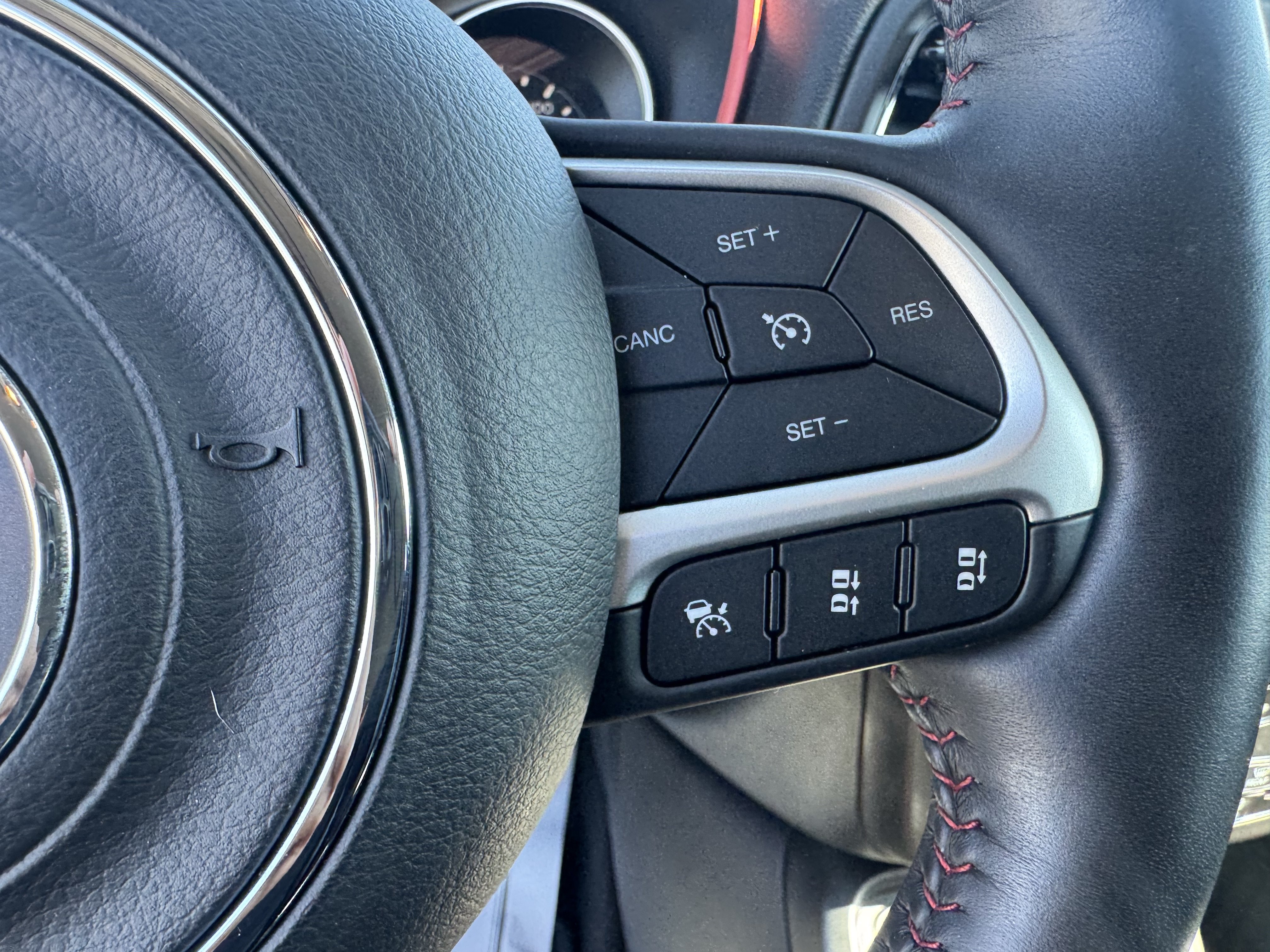 Used 2019 Jeep Compass Trailhawk w/ Leather Interior Group AWD/4WD image 19