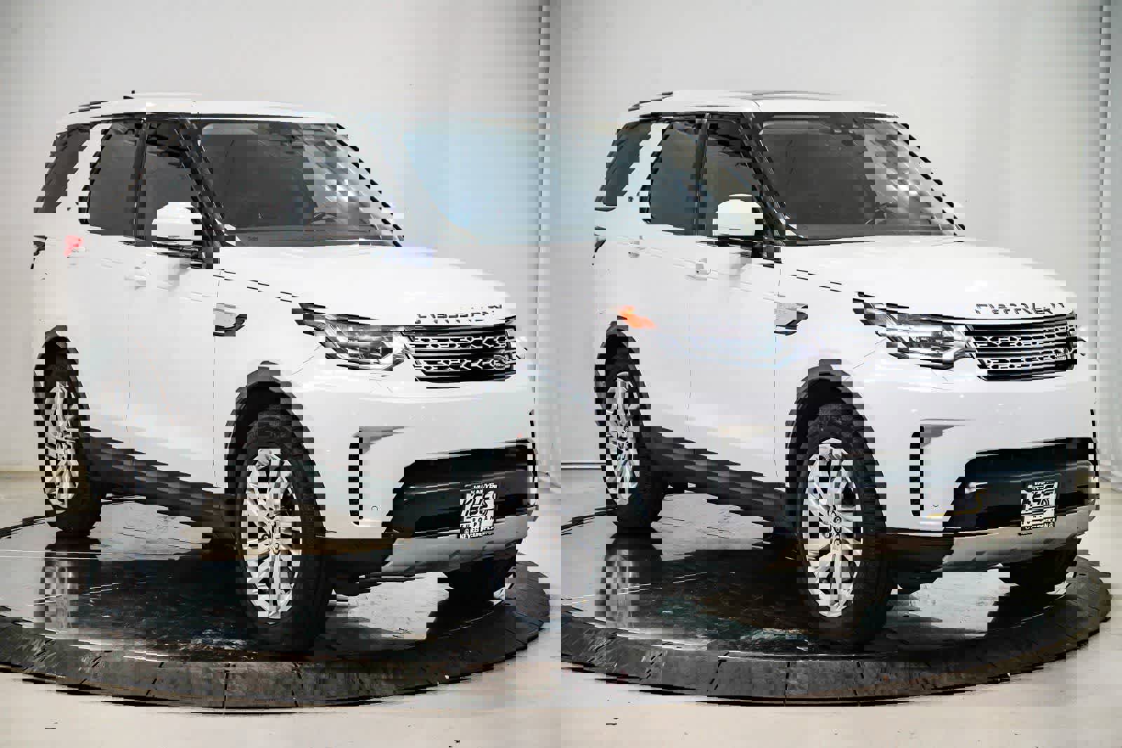 Used 2018 Land Rover Discovery HSE image 5