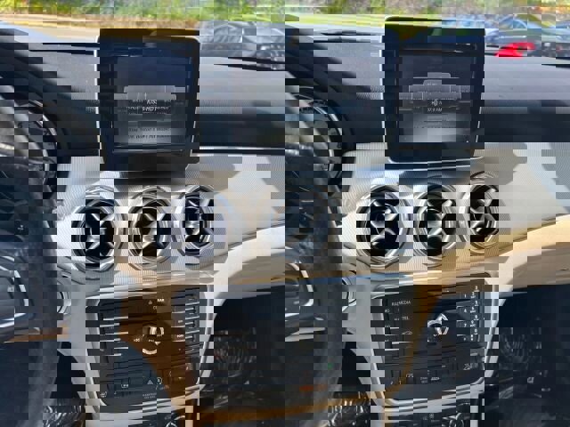 Used 2017 Mercedes-Benz GLA 250 4MATIC image 17