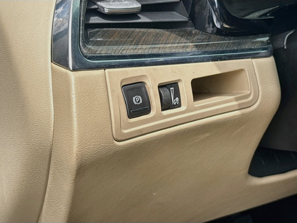 Used 2019 Cadillac XT5 FWD image 11