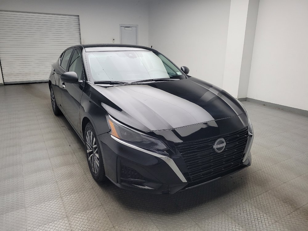 Used 2025 Nissan Altima 2.5 SV FWD image 13