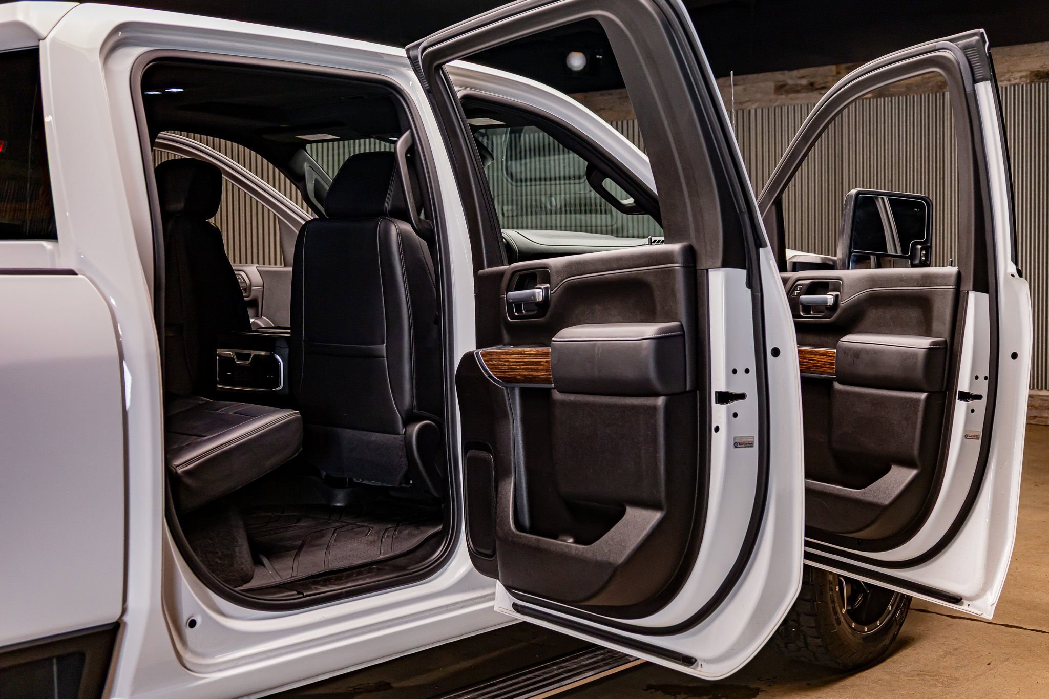 Used 2023 Chevrolet Silverado 3500 High Country w/ Z71 Off-Road Package image 29