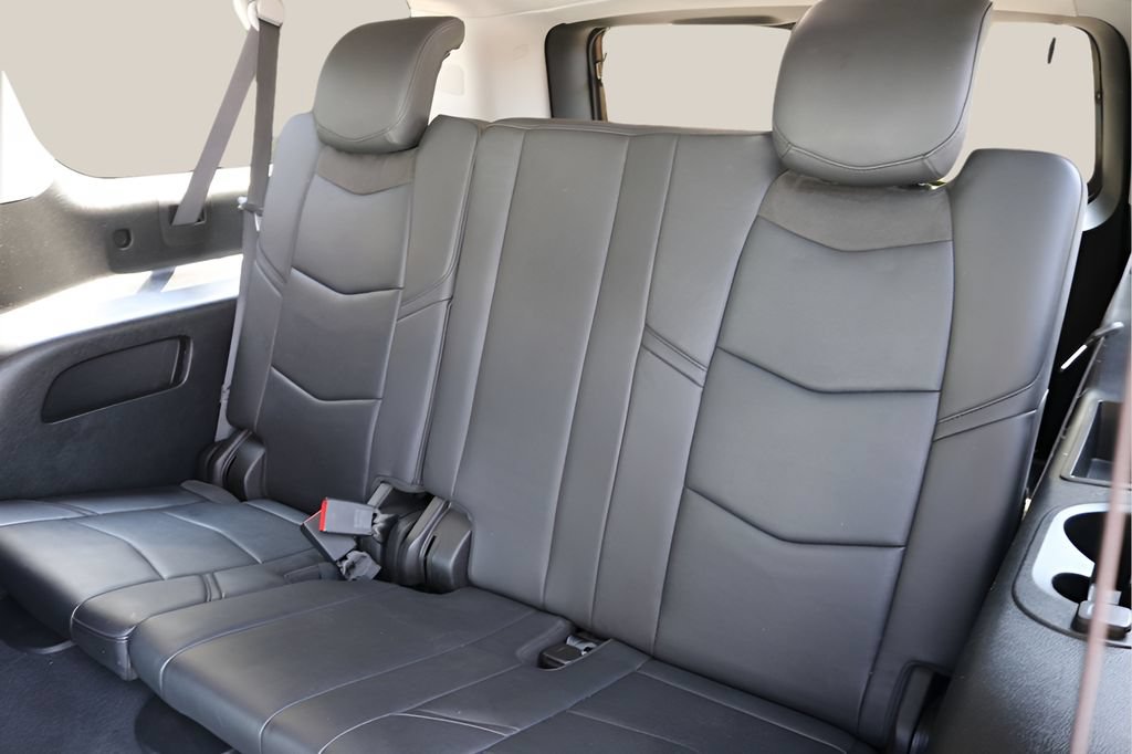 Used 2020 Cadillac Escalade ESV Luxury RWD image 18