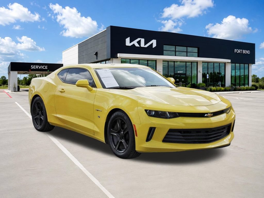 Used 2017 Chevrolet Camaro LT RWD image 3