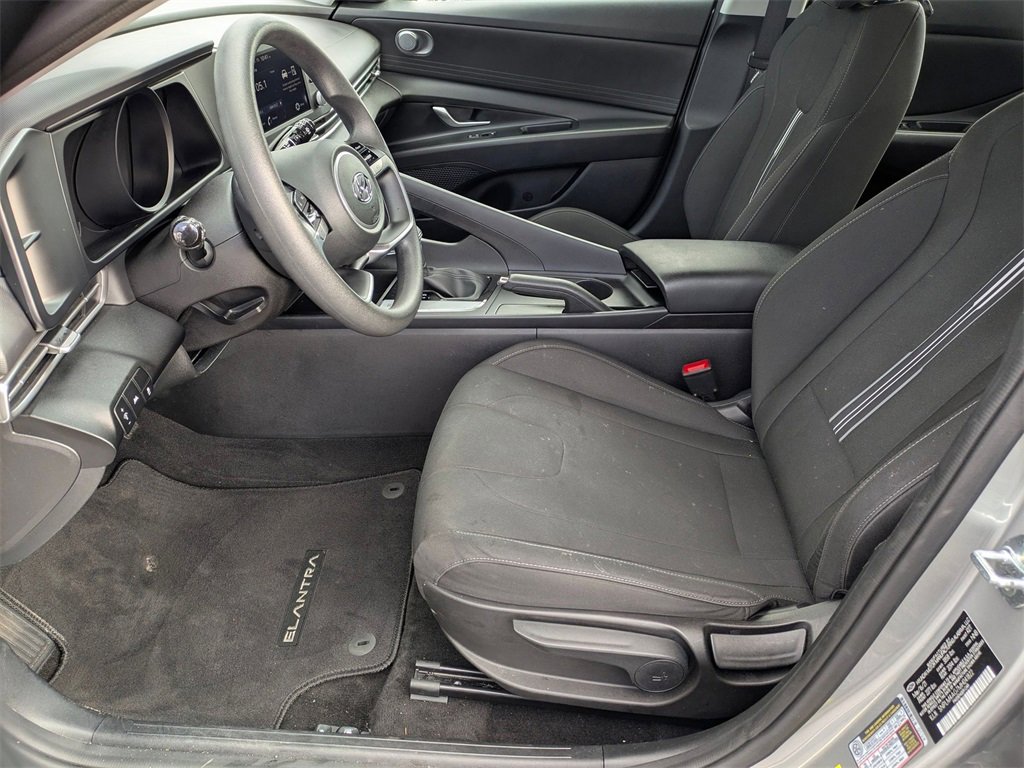 Used 2021 Hyundai Elantra SEL image 12