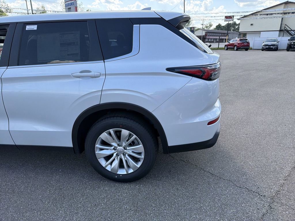 New 2026 Mitsubishi Outlander ES AWD/4WD image 7