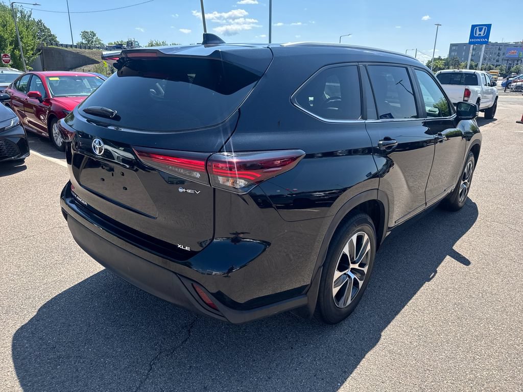 Used 2025 Toyota Highlander XLE AWD/4WD image 10