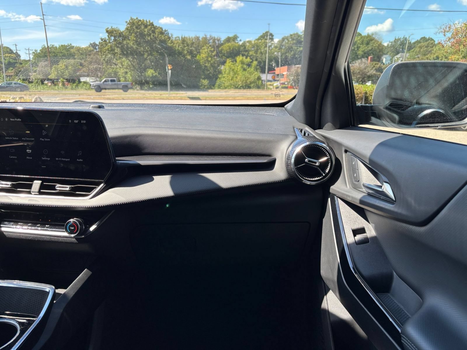 Used 2025 Chevrolet Equinox LT FWD image 34