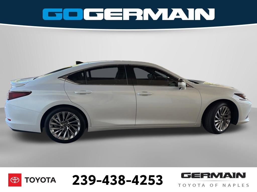 Used 2022 Lexus ES 350 Ultra Luxury w/ Accessory Package FWD image 11