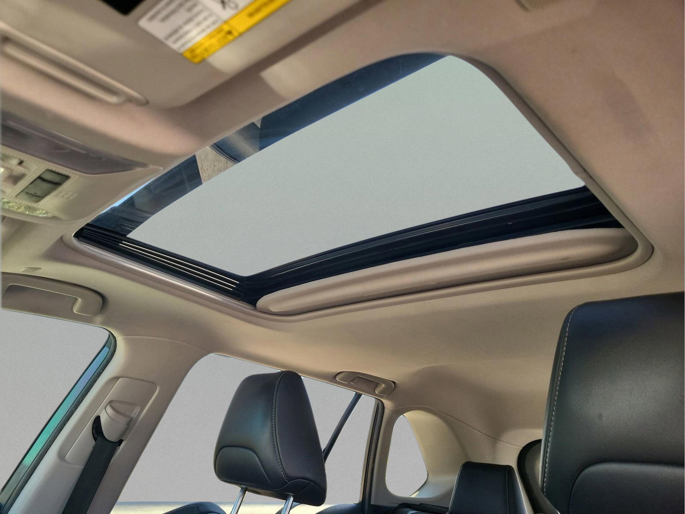 Used 2023 Toyota RAV4 XLE Premium image 32