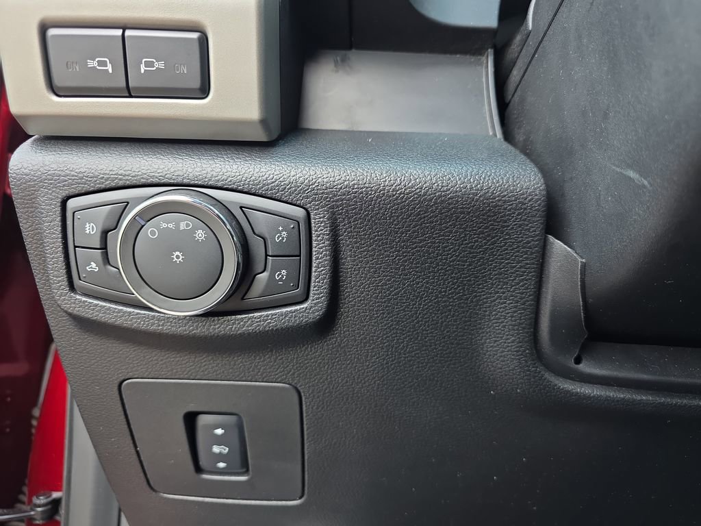 Used 2017 Ford F150 Lariat w/ Equipment Group 502A Luxury image 28