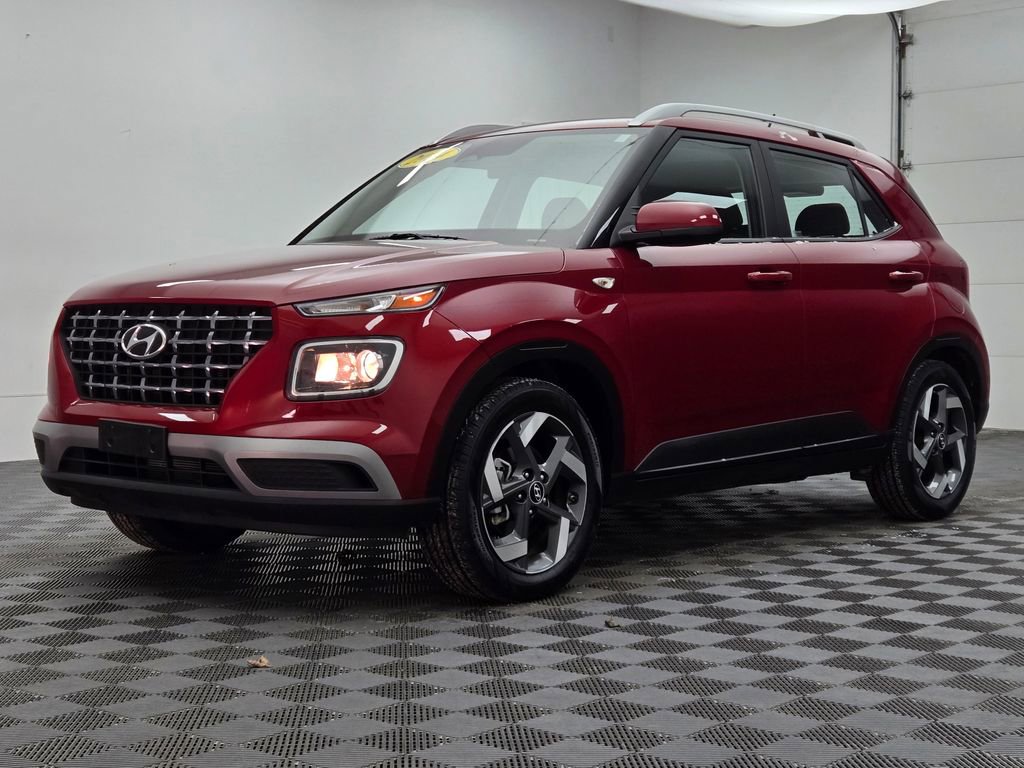 Used 2024 Hyundai Venue SEL video 2