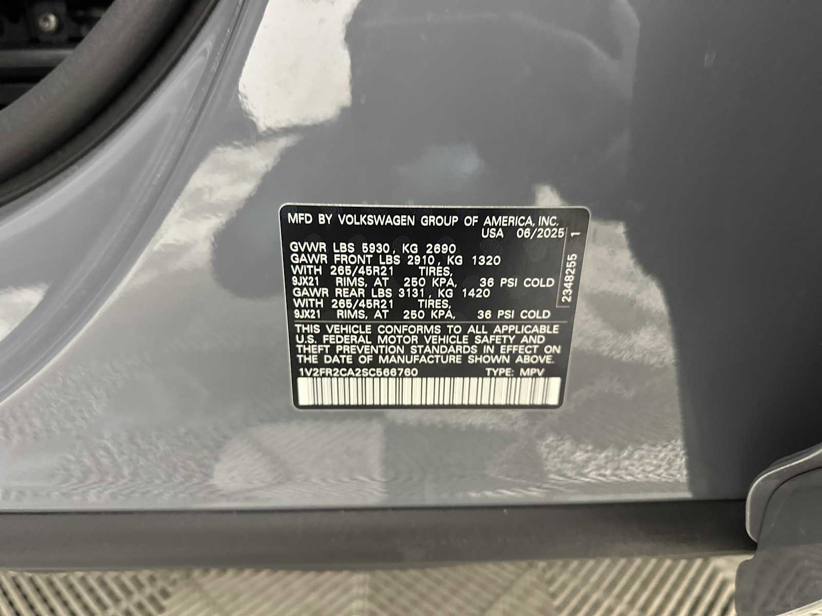 Used 2025 Volkswagen Atlas SEL Premium R-Line image 36