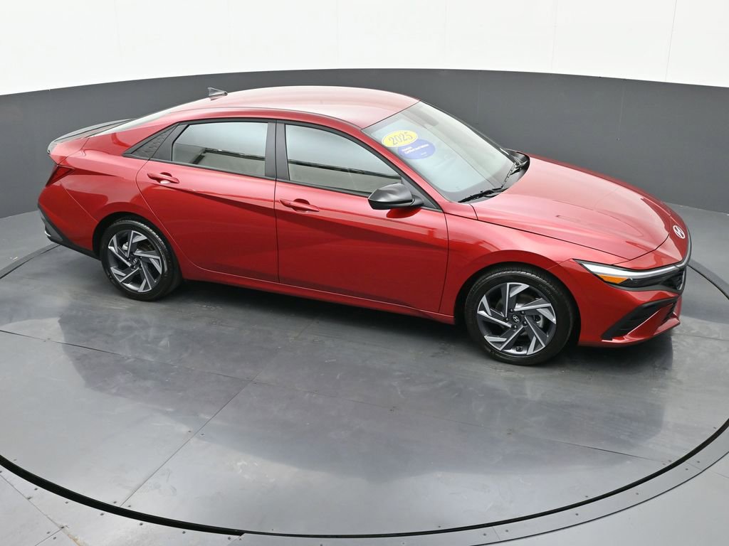 Certified 2025 Hyundai Elantra Sport image 34