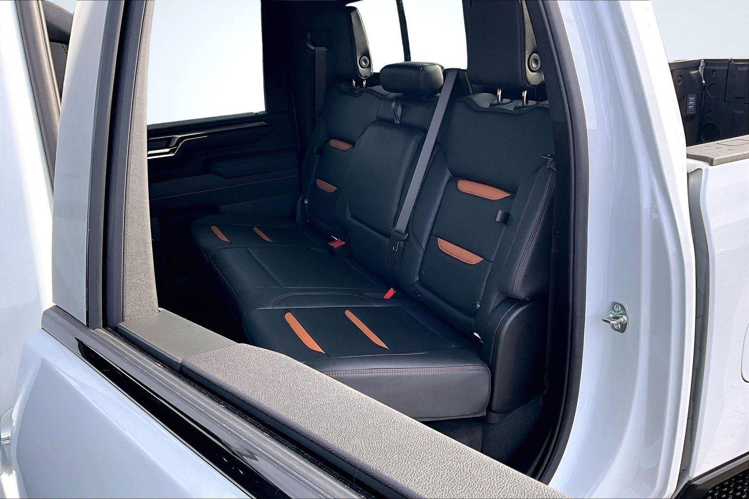 Used 2025 GMC Sierra 3500 AT4 w/ AT4 Premium Plus Package image 28