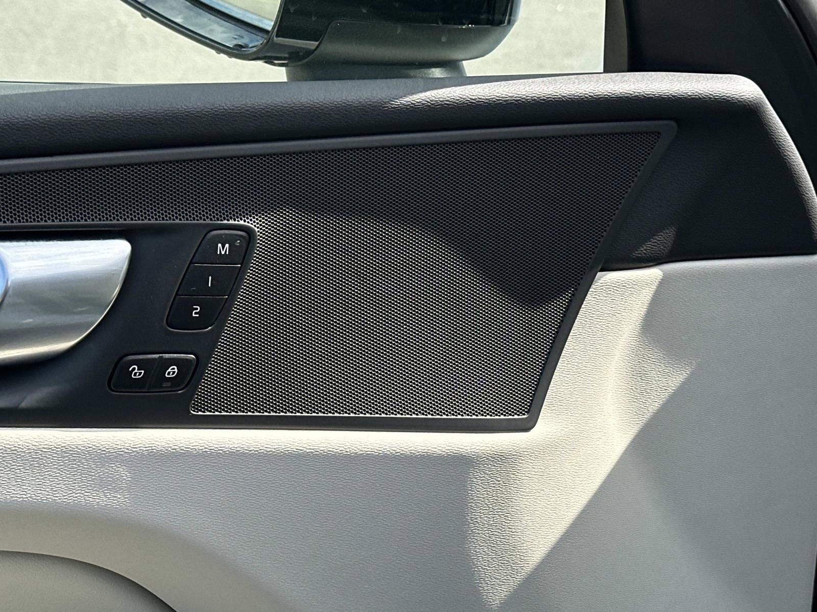 Certified 2025 Volvo XC60 T8 Plus w/ Protection Package Premier image 16