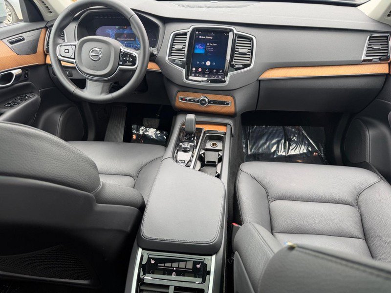 Certified 2024 Volvo XC90 T8 Plus w/ Protection Package Premier AWD/4WD image 11