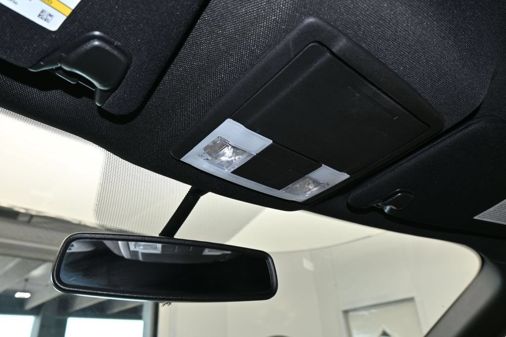 Used 2018 Ford Explorer XLT w/ Equipment Group 202A FWD image 22