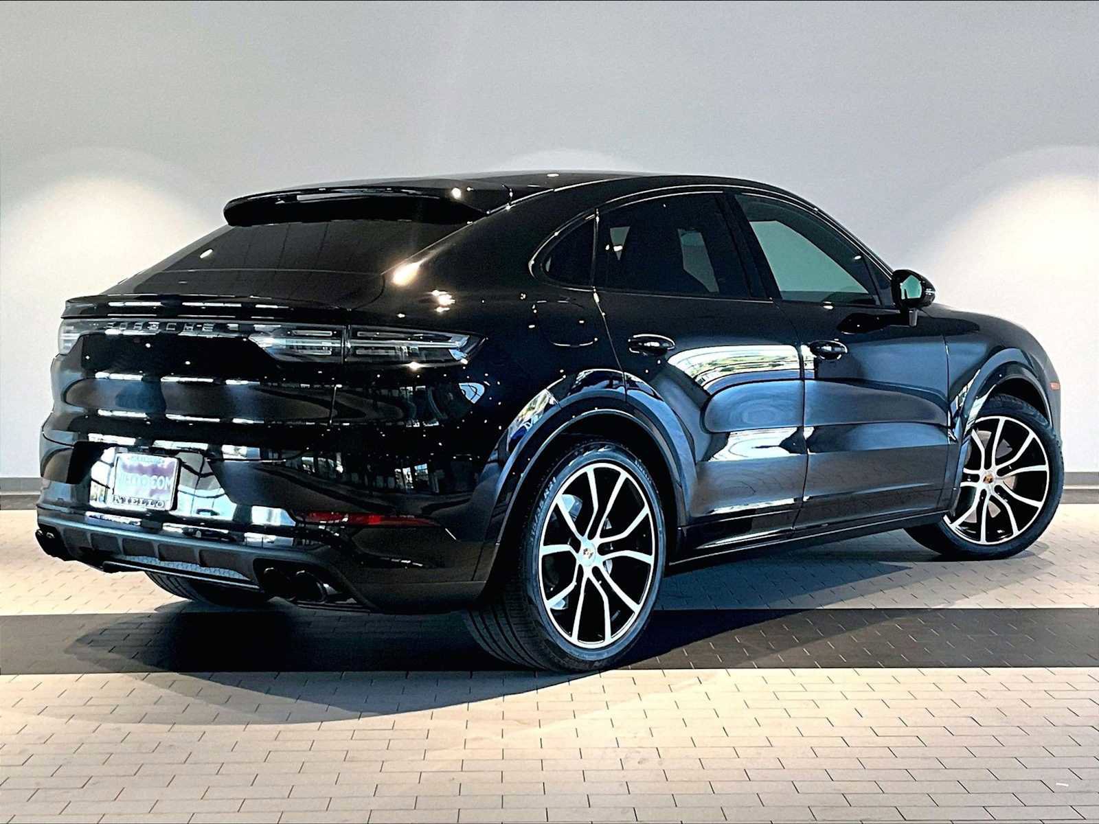 Used 2022 Porsche Cayenne Turbo w/ Premium Package Plus (PI3) image 10