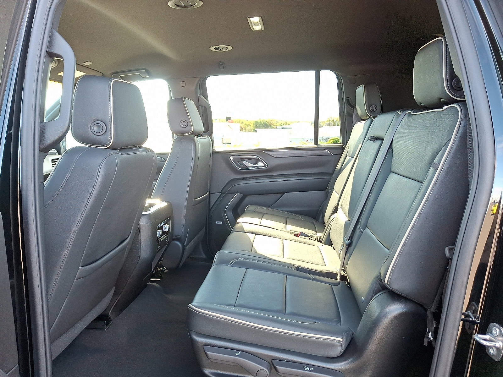 Certified 2024 GMC Yukon XL SLT image 11