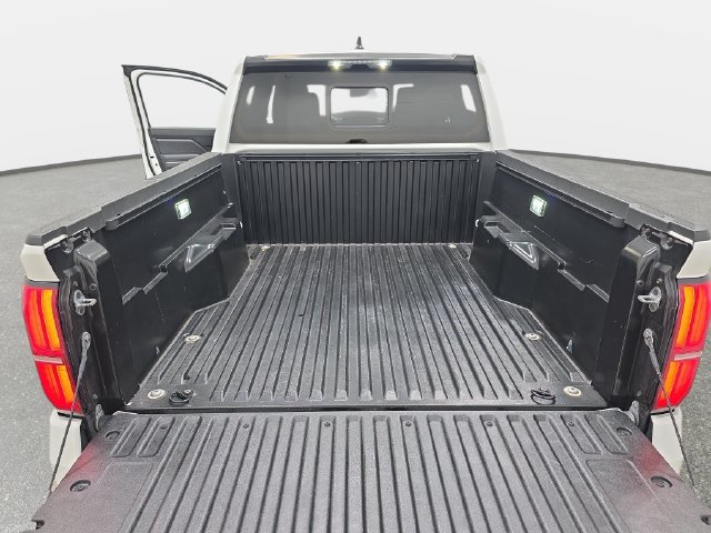 Certified 2024 Toyota Tacoma SR5 AWD/4WD image 31
