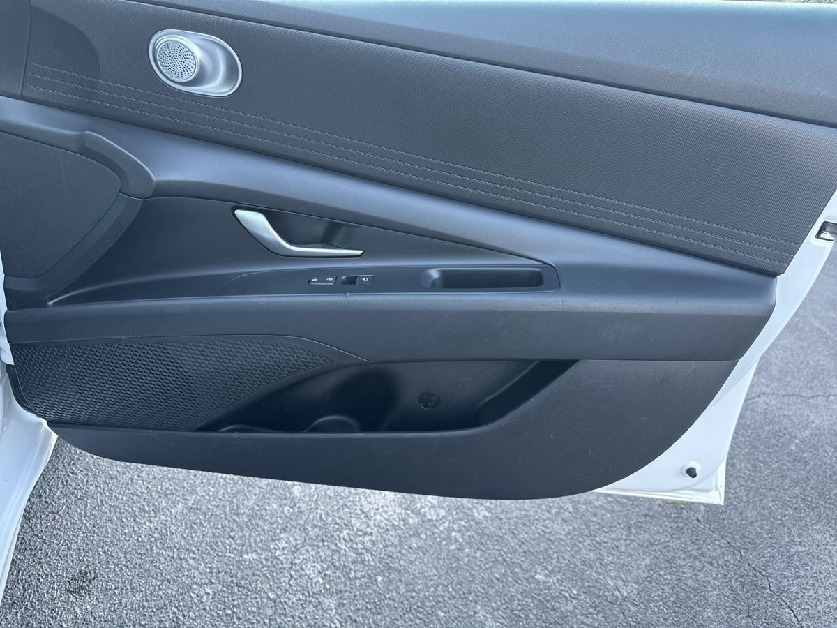 Used 2023 Hyundai Elantra SE FWD image 42