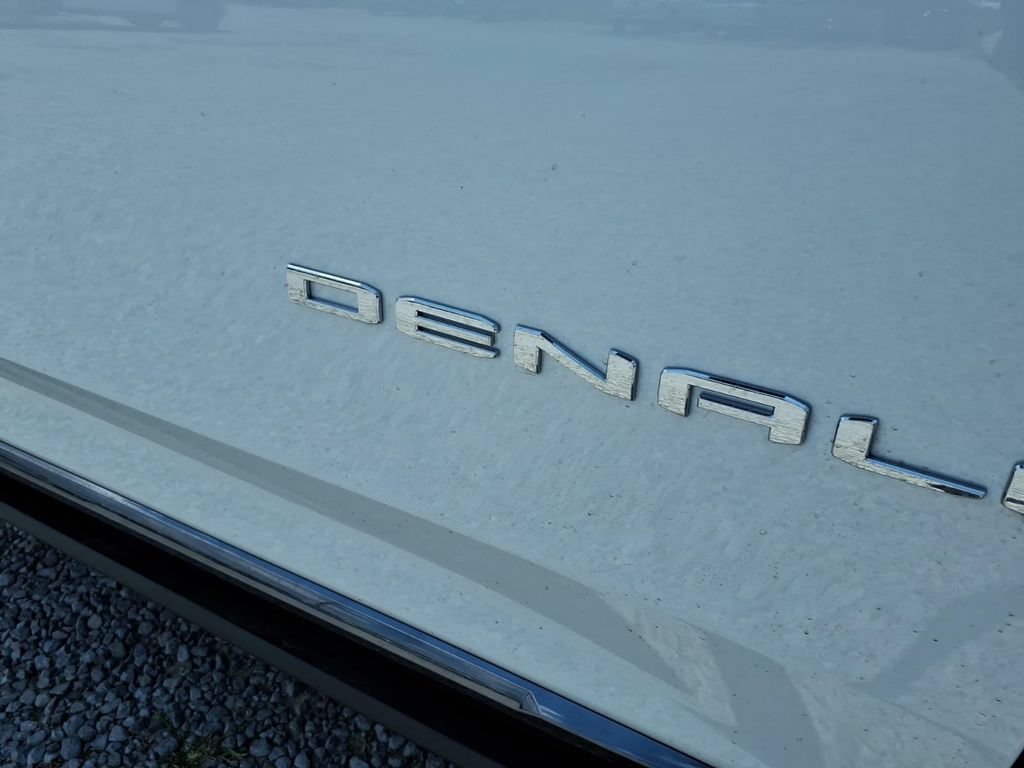 New 2026 GMC Yukon XL Denali Ultimate AWD/4WD image 11