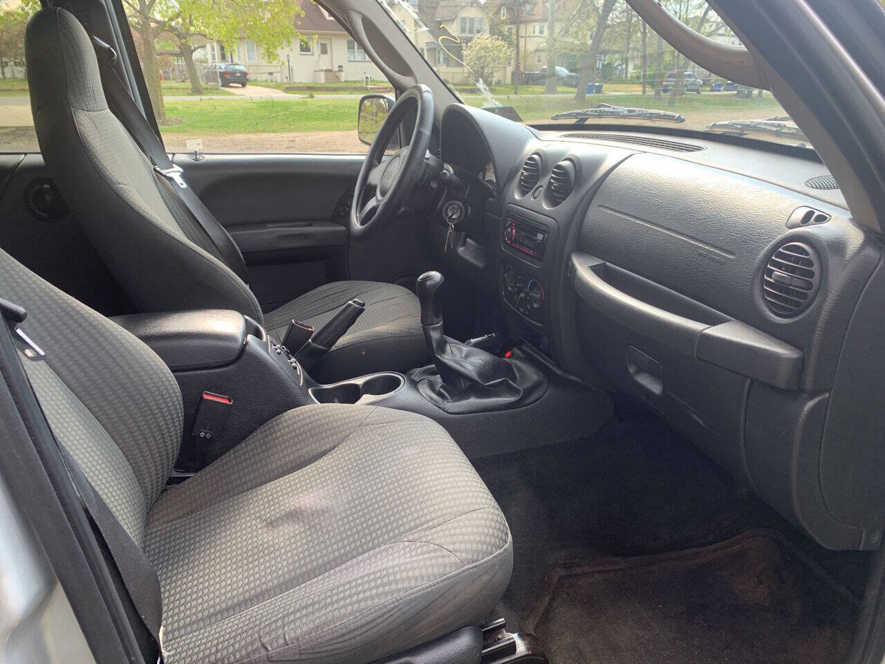 Used 2004 Jeep Liberty Sport w/ PWR Convenience Group AWD/4WD image 10