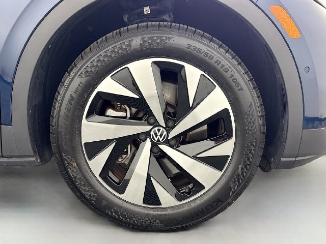 Certified 2023 Volkswagen ID.4 Pro AWD/4WD image 34