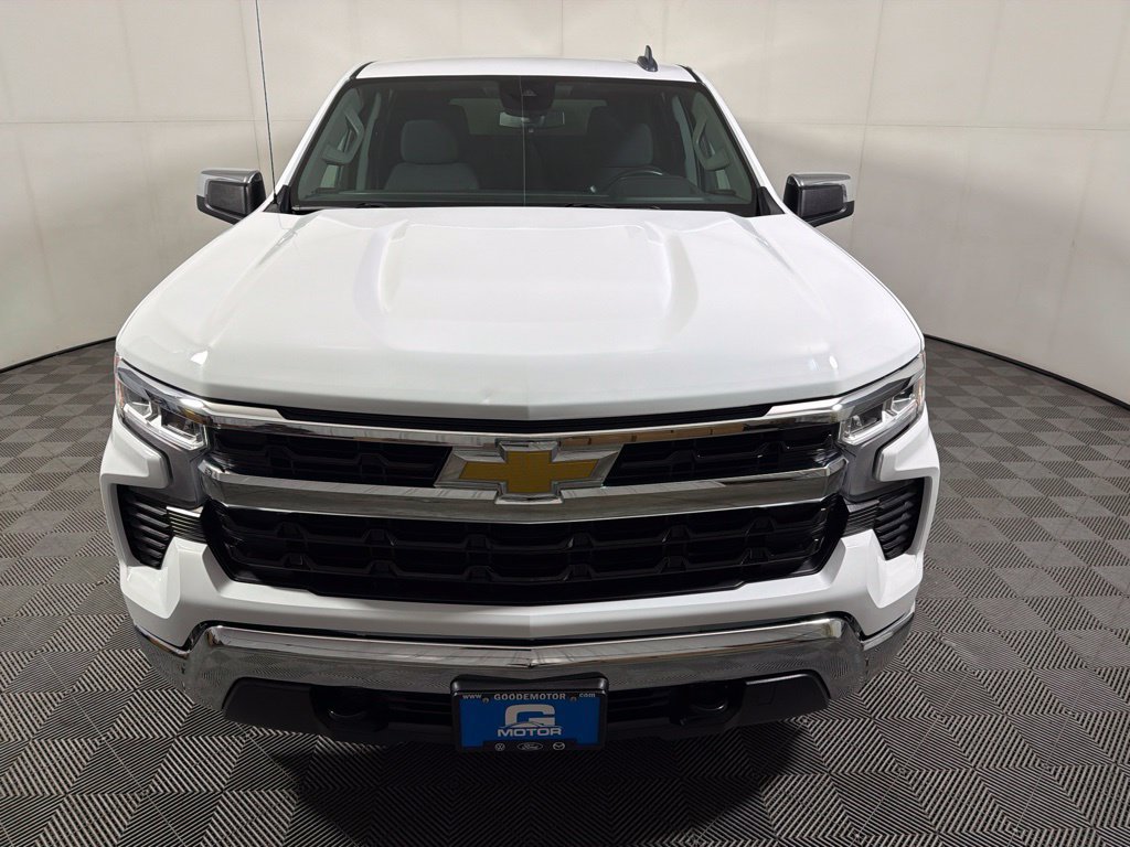 Used 2023 Chevrolet Silverado 1500 LT AWD/4WD image 3