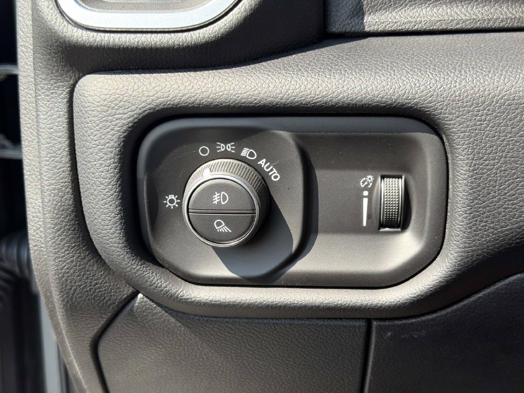 New 2026 RAM 3500 Big Horn AWD/4WD image 14