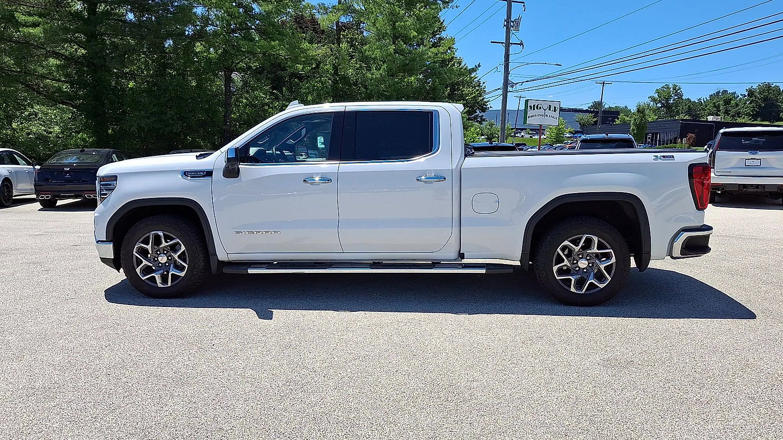 Used 2022 GMC Sierra 1500 SLT w/ SLT Premium Plus Package AWD/4WD image 6