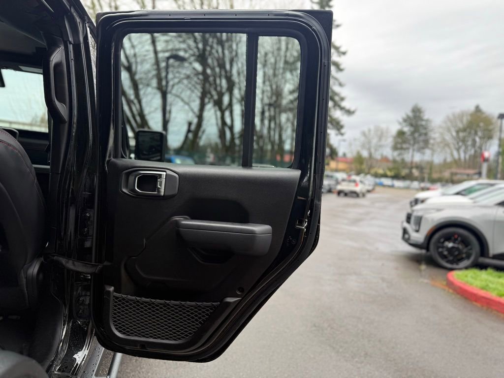 Used 2025 Jeep Wrangler Unlimited Rubicon image 21