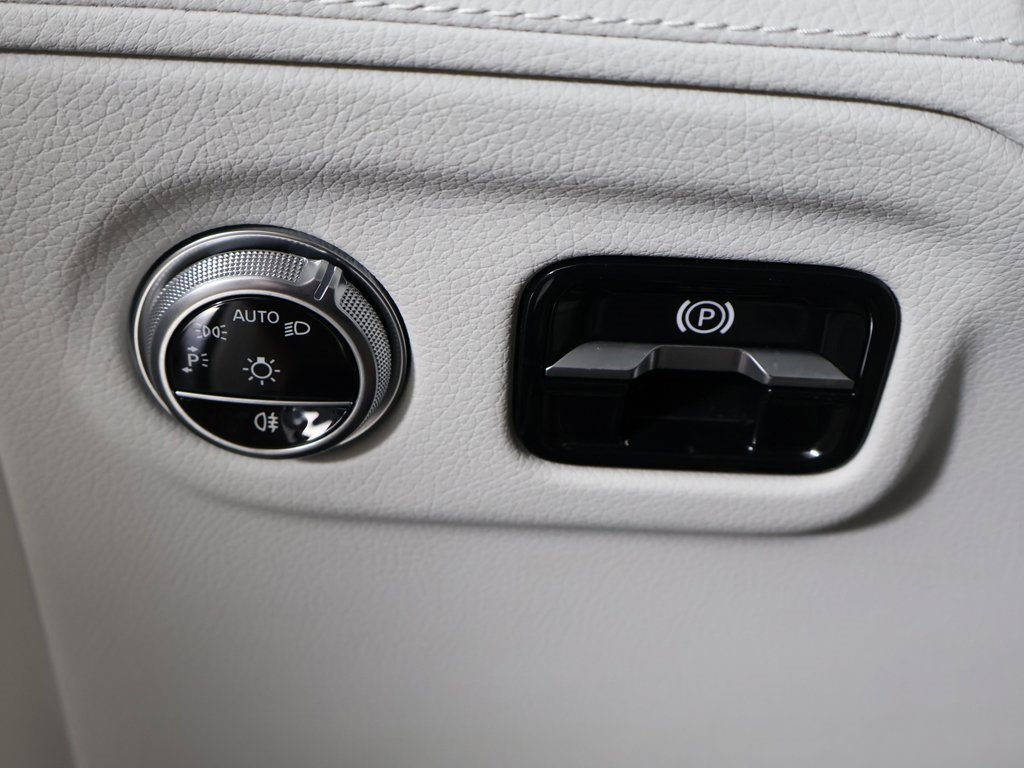 Used 2023 Mercedes-Benz EQS 580 4MATIC SUV image 37