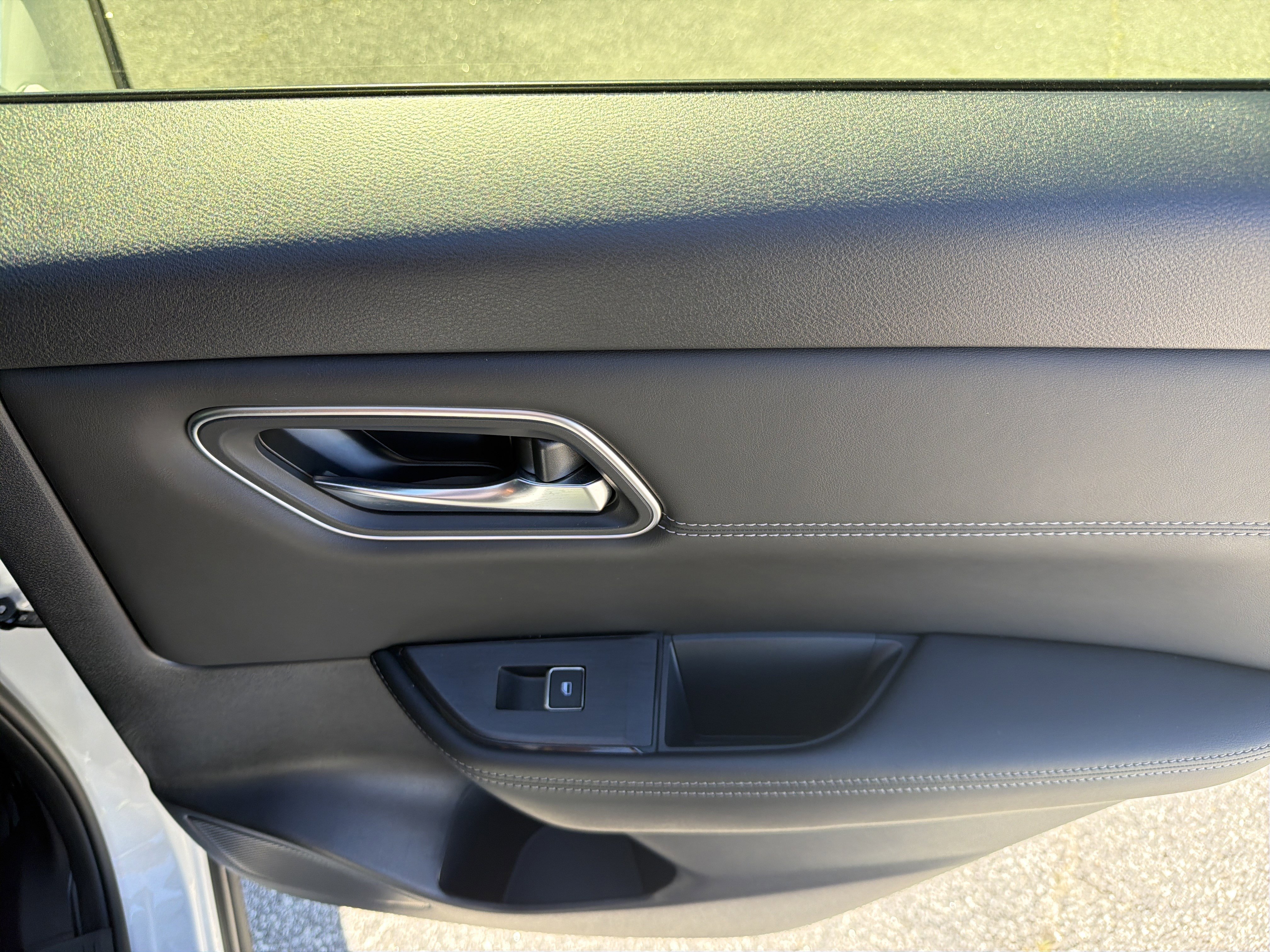 Used 2024 Nissan Rogue Platinum AWD/4WD image 18