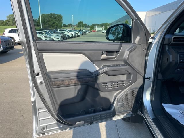 Used 2024 Toyota Tacoma Limited w/ Limited Package (LT) AWD/4WD image 20