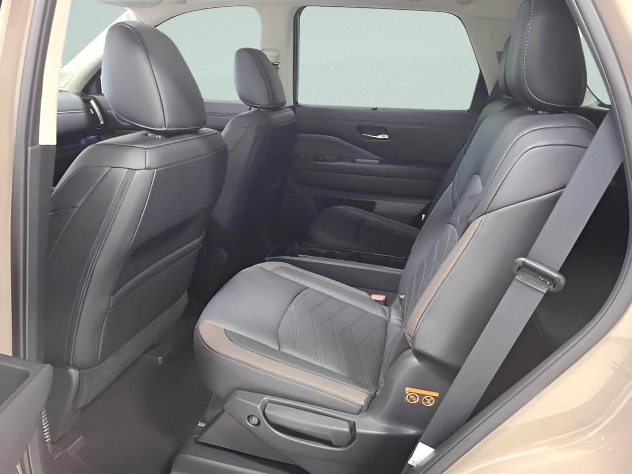 Used 2025 Nissan Pathfinder Platinum AWD/4WD image 19