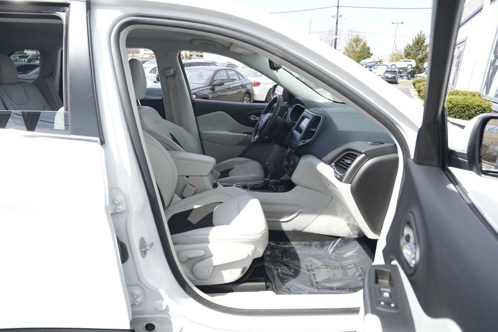 Used 2021 Jeep Cherokee Latitude Plus image 27