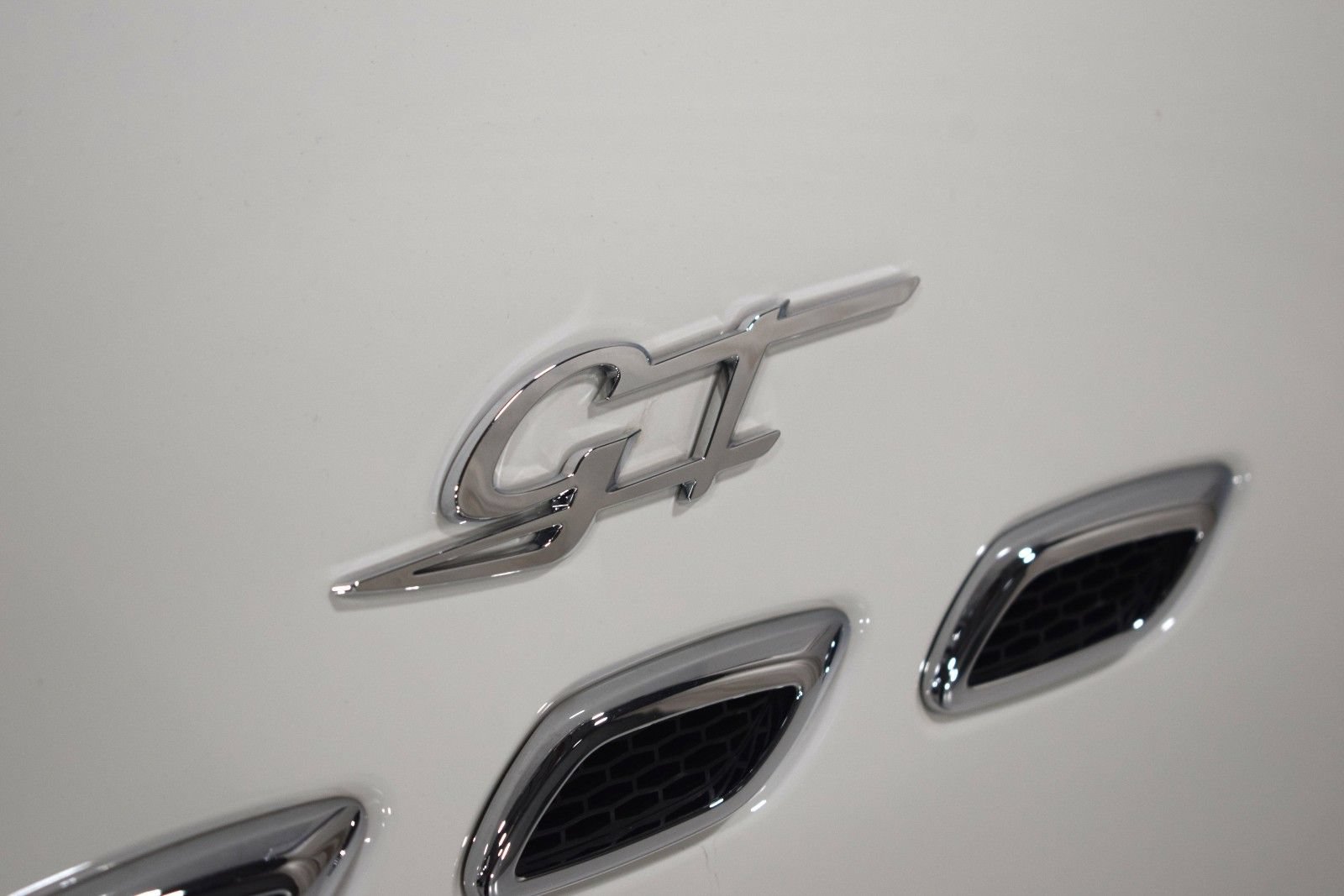 Certified 2023 Maserati Levante GT AWD/4WD image 12