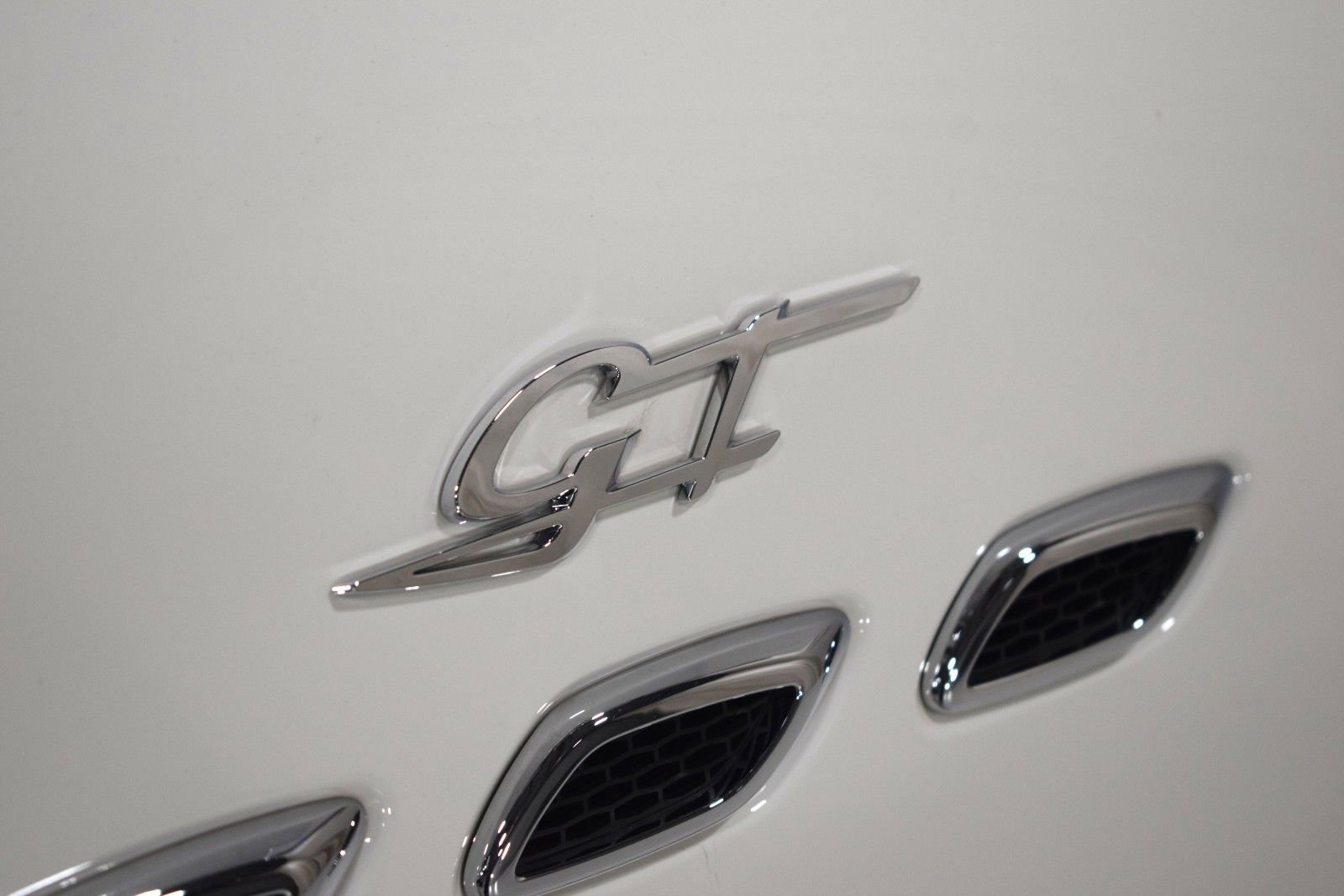 Used 2023 Maserati Levante GT AWD/4WD image 12
