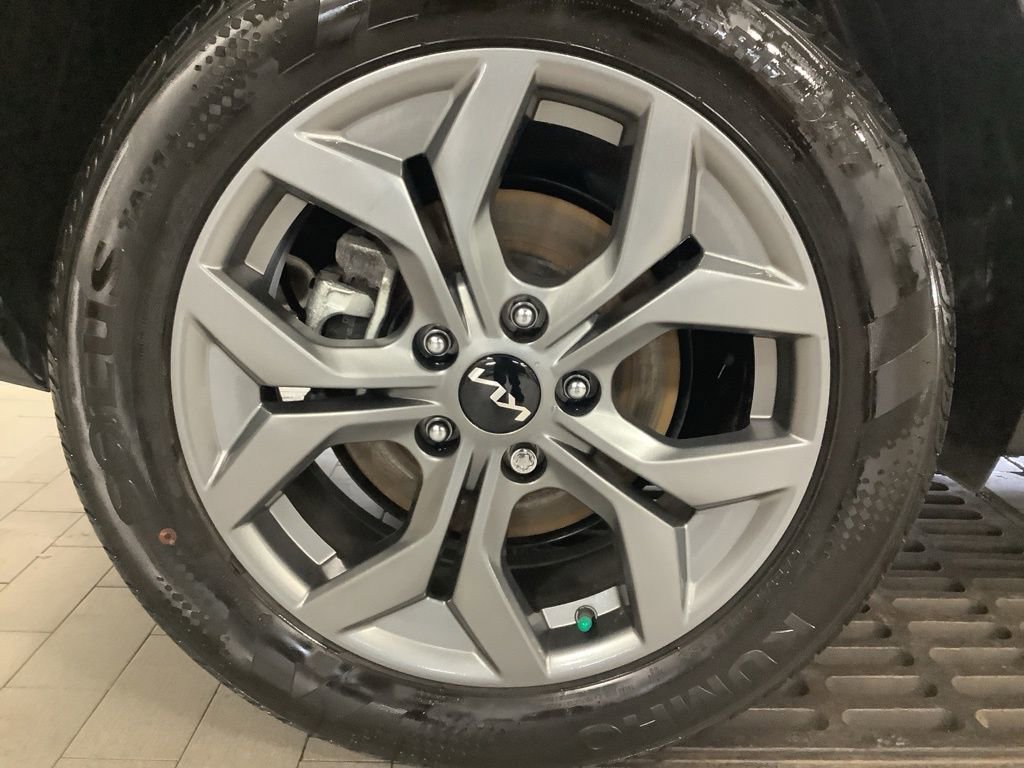 Certified 2025 Kia Seltos LX image 10