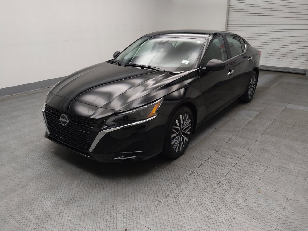 Used 2025 Nissan Altima 2.5 SV FWD image 2