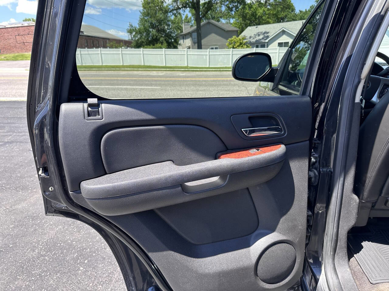Used 2012 GMC Yukon SLT w/ SLT-2 Equipment Package AWD/4WD image 17
