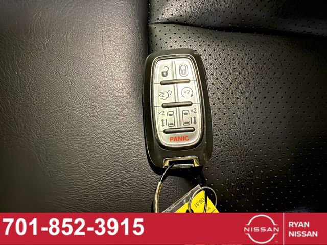 Used 2023 Chrysler Pacifica Touring-L image 17
