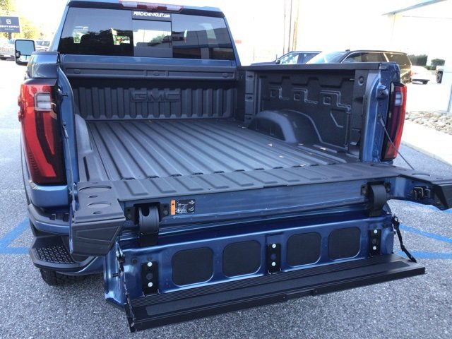New 2026 GMC Sierra 2500 Denali w/ Denali Reserve Package image 4