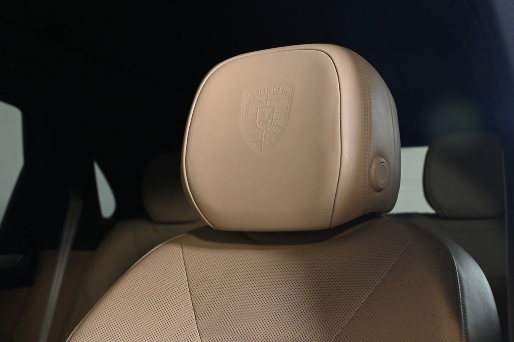 Certified 2023 Porsche Cayenne Platinum Edition AWD/4WD image 22