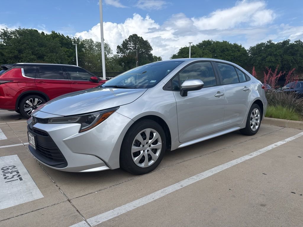 Used 2023 Toyota Corolla LE image 1