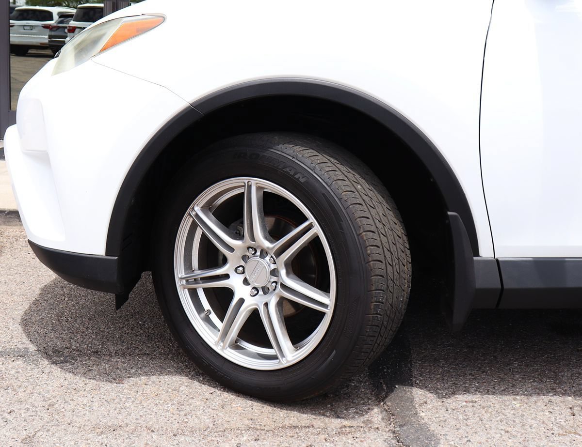 Used 2018 Toyota RAV4 LE w/ All Weather Liner Package FWD image 5